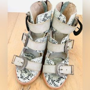 New FreeBird Violet Sandals size 8